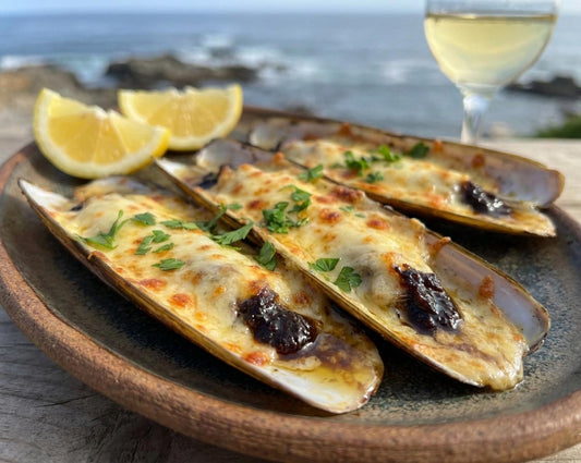 1. Machas a la Parmesana "Negra" (El Clásico Reinventado)